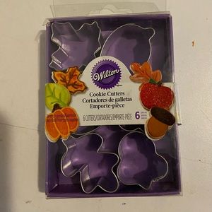 NIB- Wilton Harvest mini metal cookie cutters
